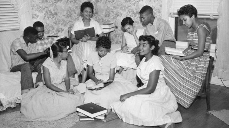 Dr. Julia Davis, Black Educator Hall of Fame Member